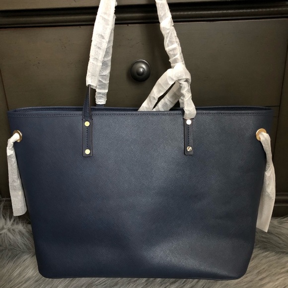 Michael Kors Jet Set Bag - Picture 5 of 10